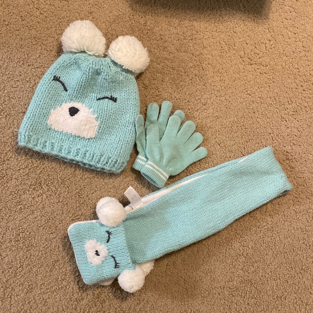 Carter’s Hat, Gloves, Scarf (Size 4-8)